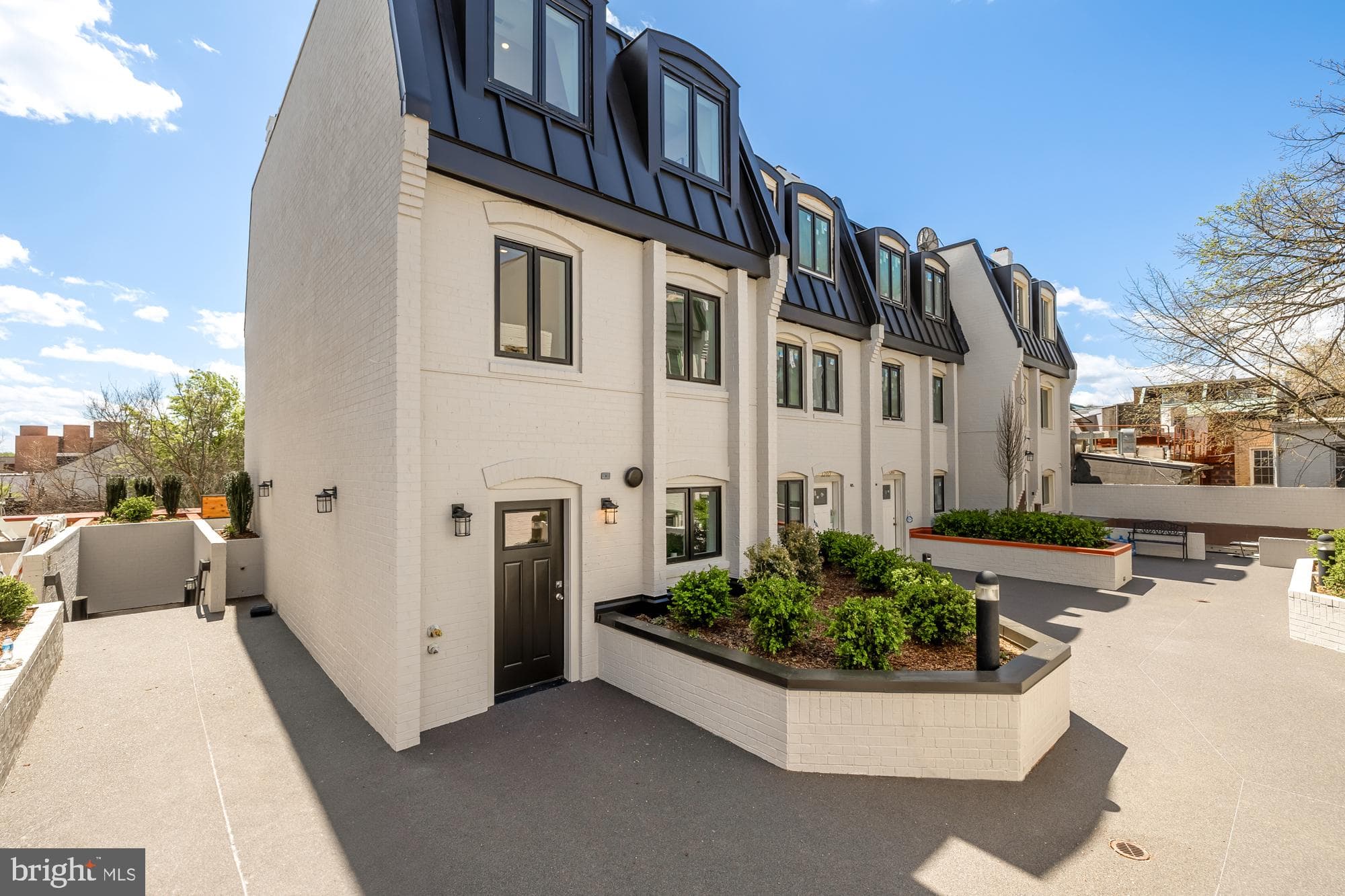 1200 Eton Court NW T4