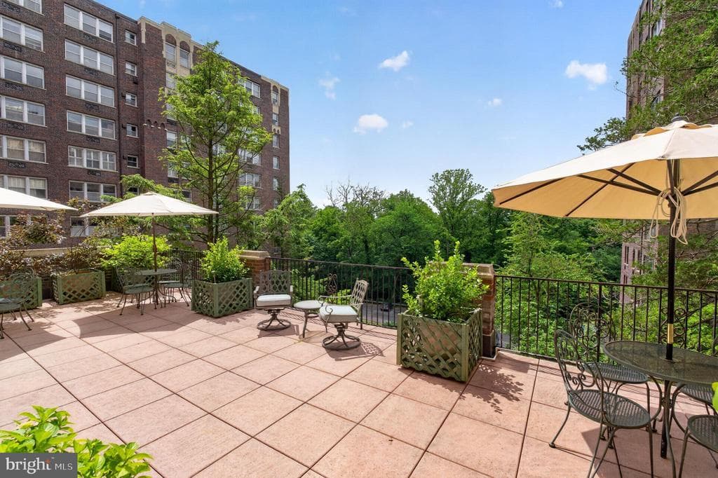 4000 Cathedral Avenue NW 229/239 B