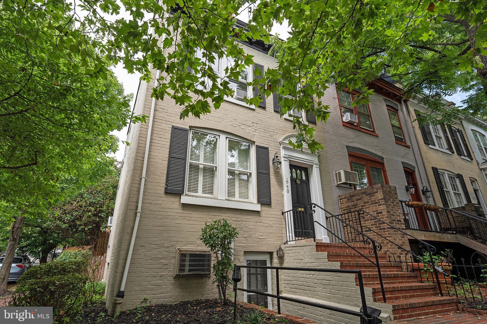 1640 33rd Street NW