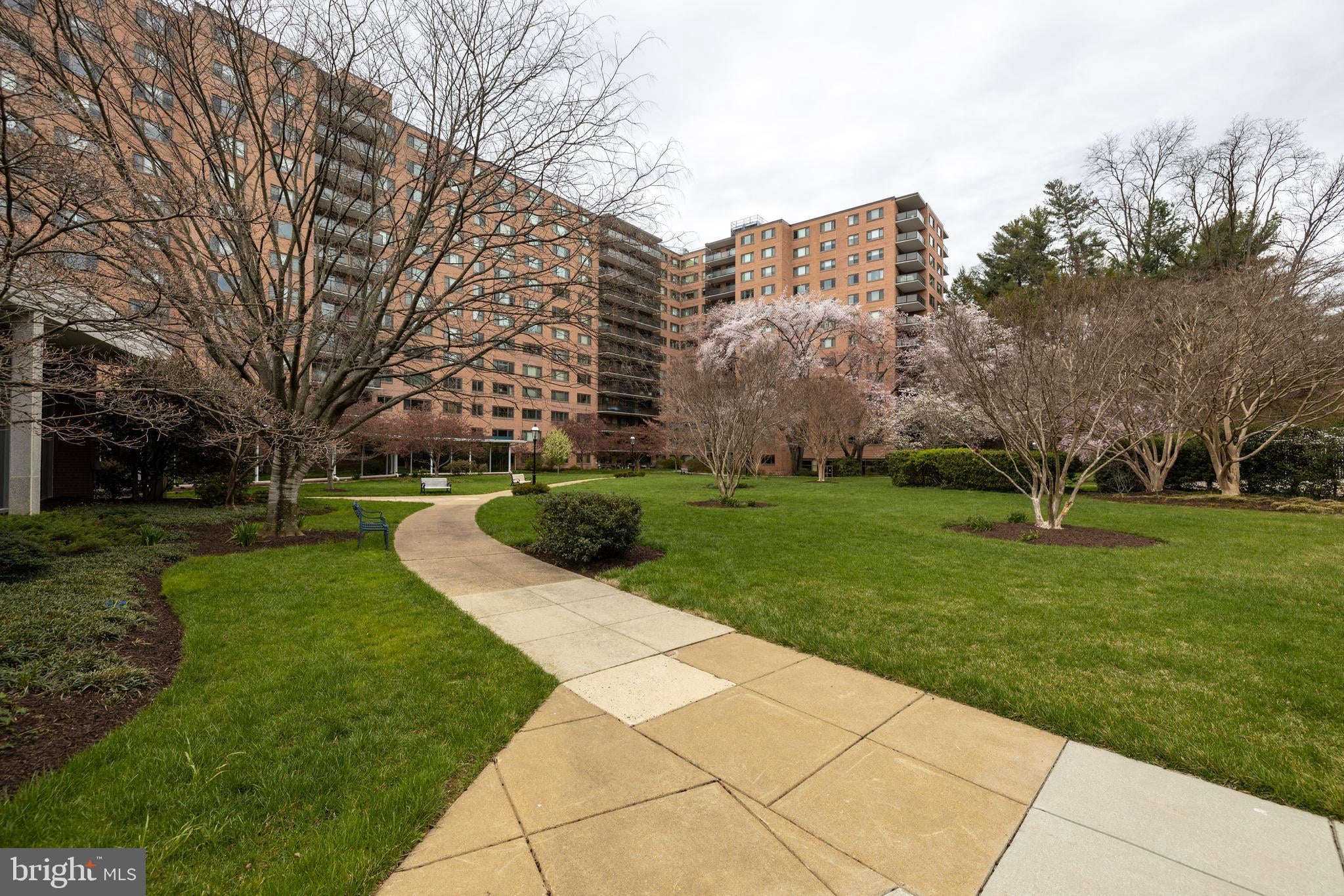 4201 Cathedral Avenue NW 724E photo 25