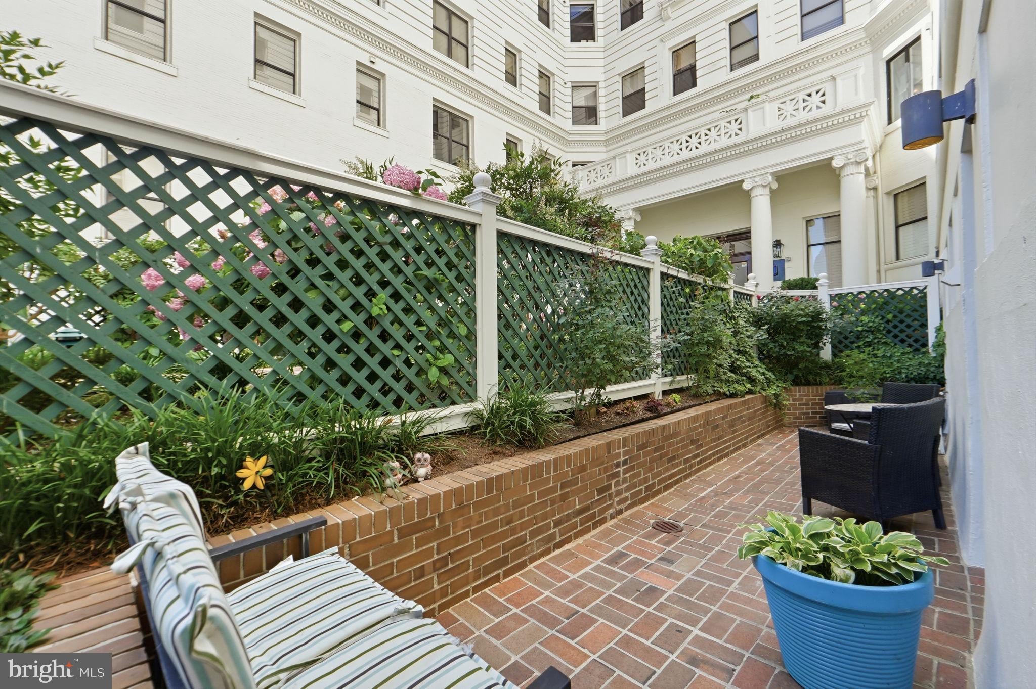 2123 California Street NW A4 photo 2