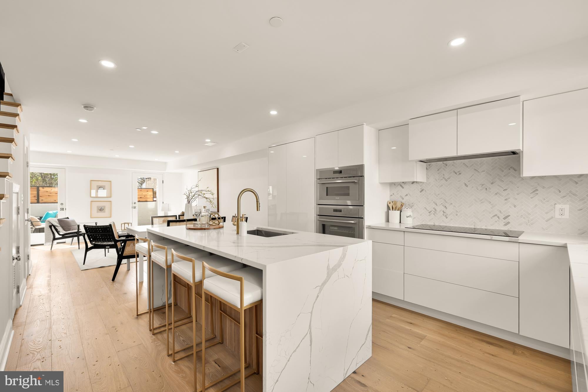 1200 Eton Court NW T4 photo 2