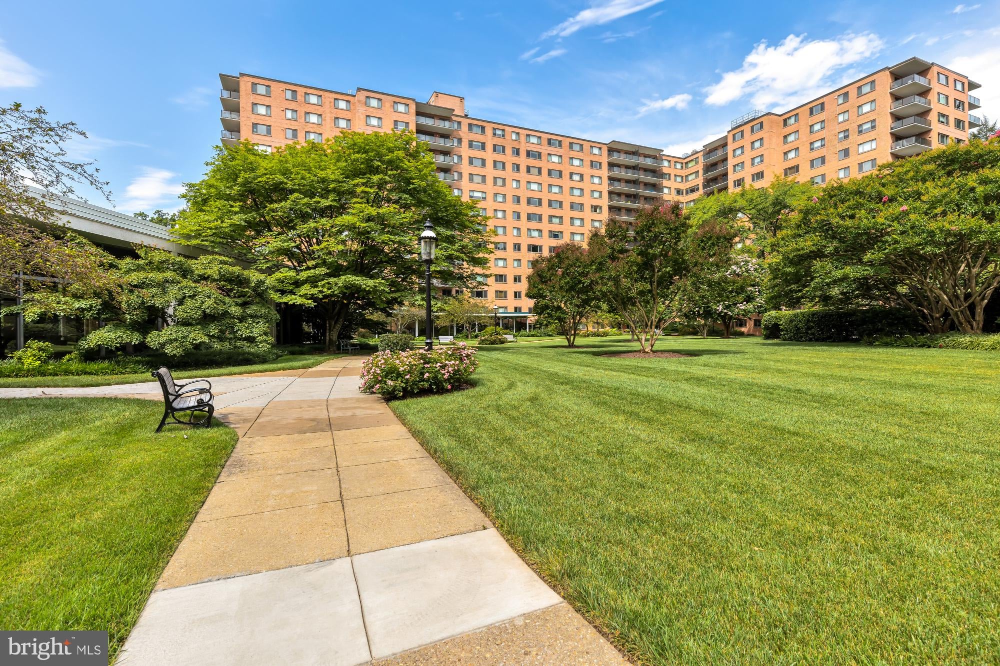 4201 Cathedral Avenue NW 1009E photo 37