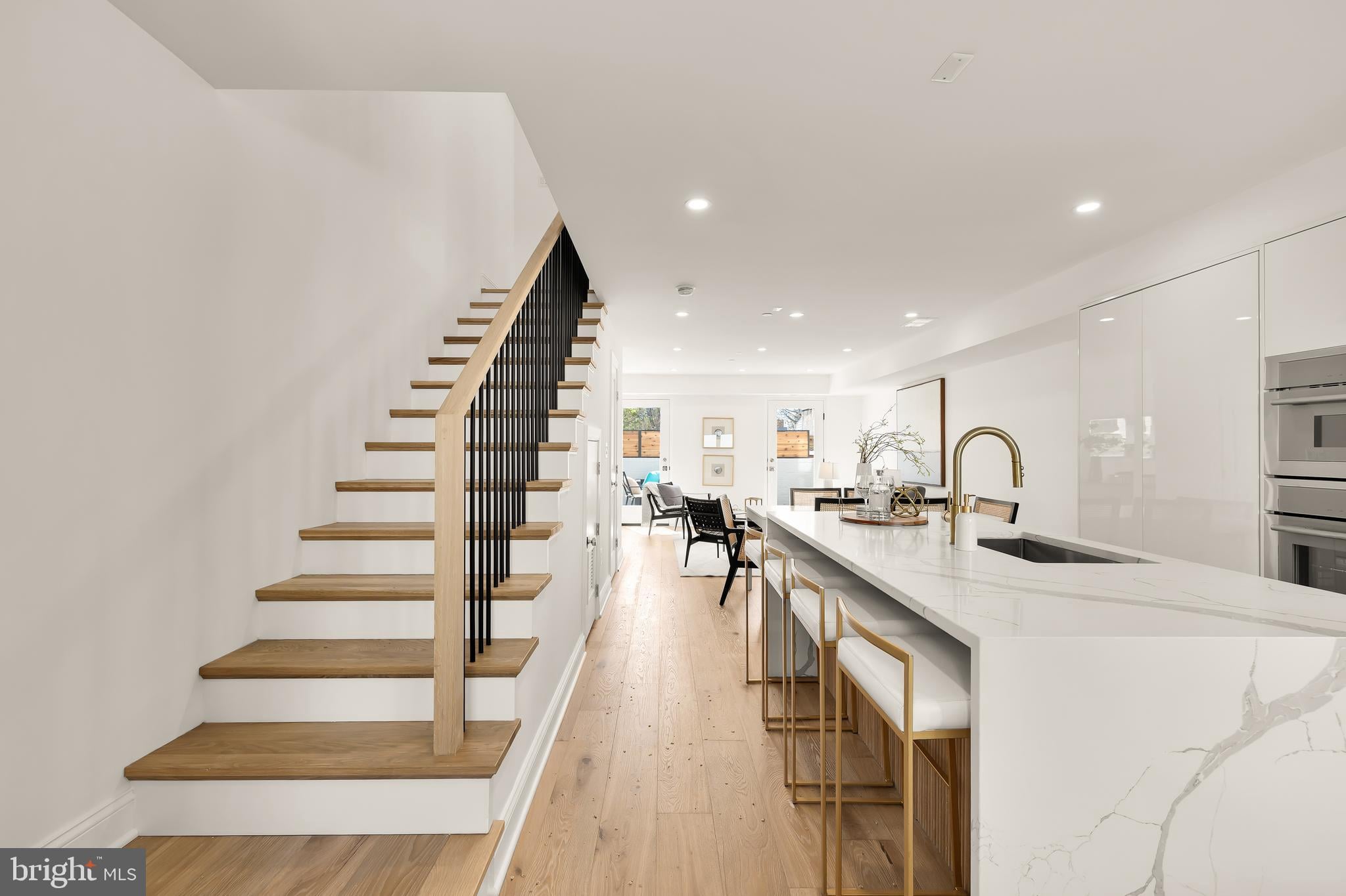 1204 Eton Court NW T2 photo 2